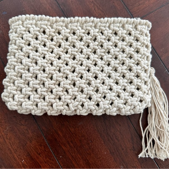 New Macrame zippered clutch with tassel - Picture 2 of 8